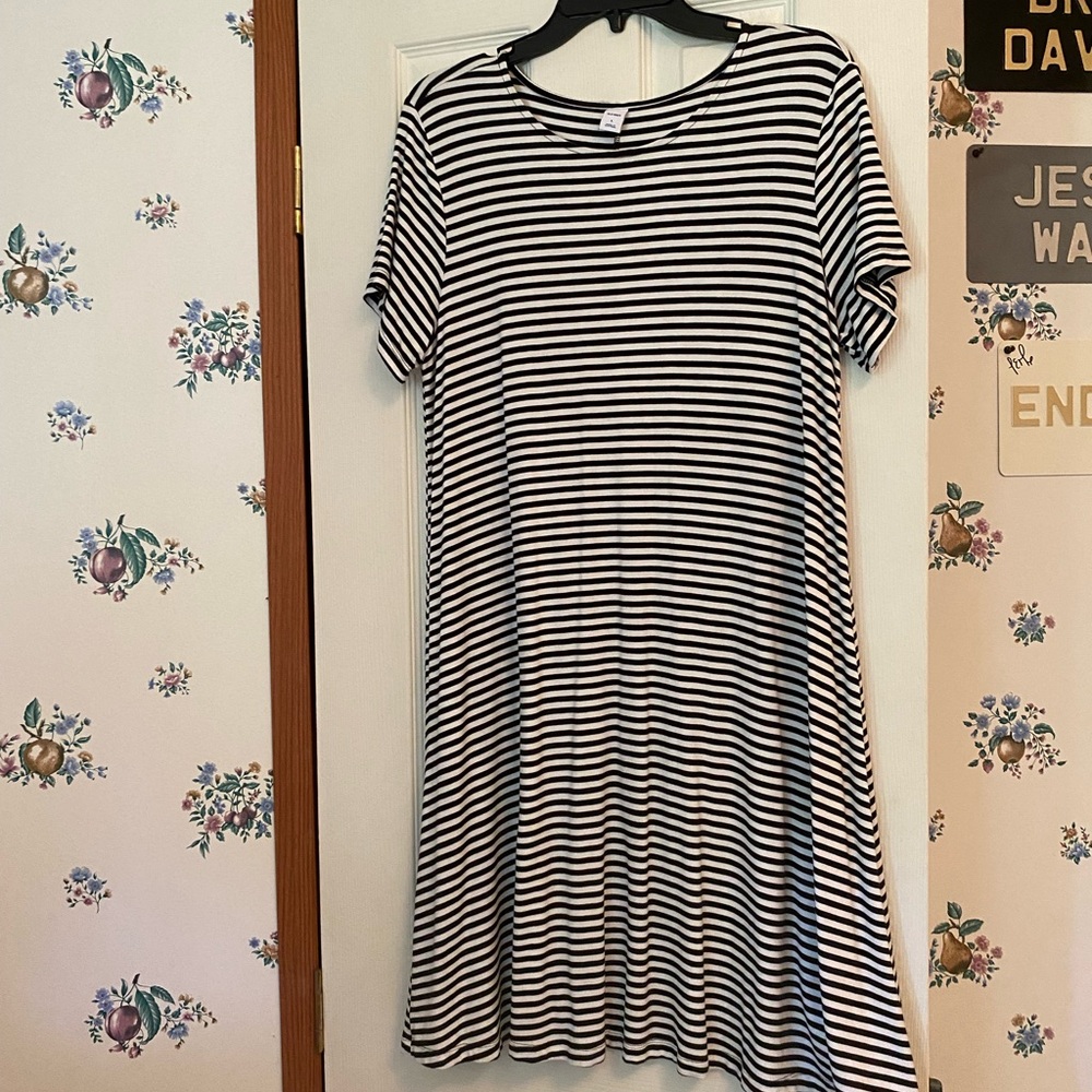 Old Navy Black and White Striped Dress